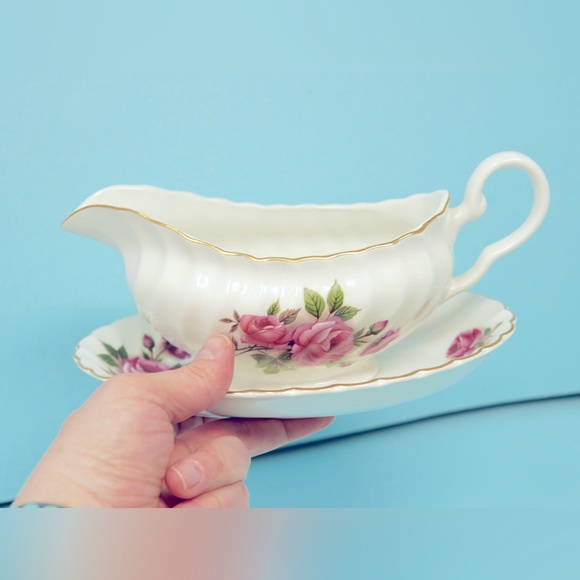 Vintage Johnson’s Brothers ROSE Fine China Gravy Boat Made In England Iron Stone - Picture 3 of 11